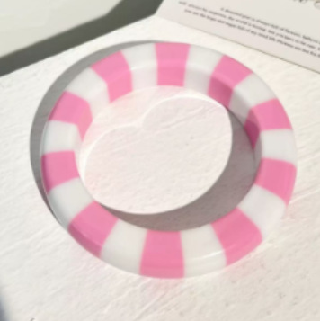 11:M pink white