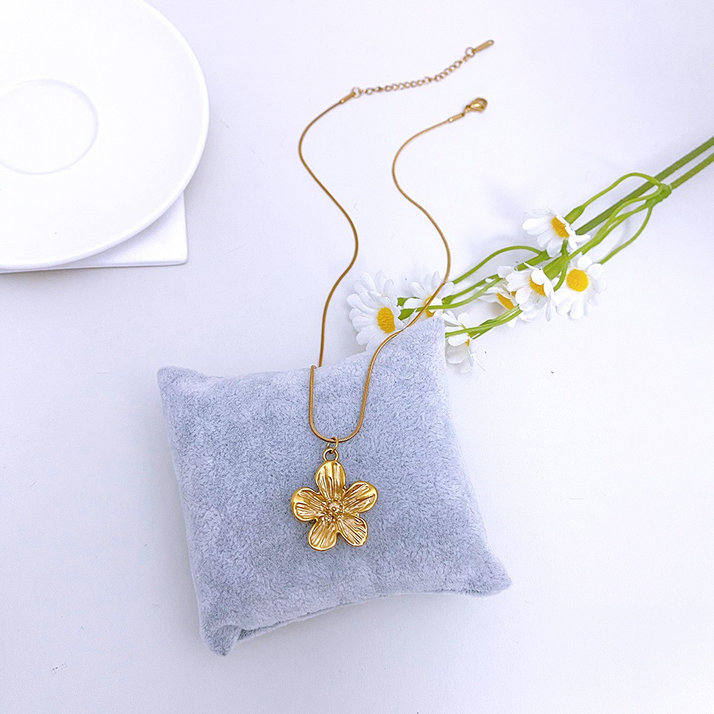 Five-leaf flower