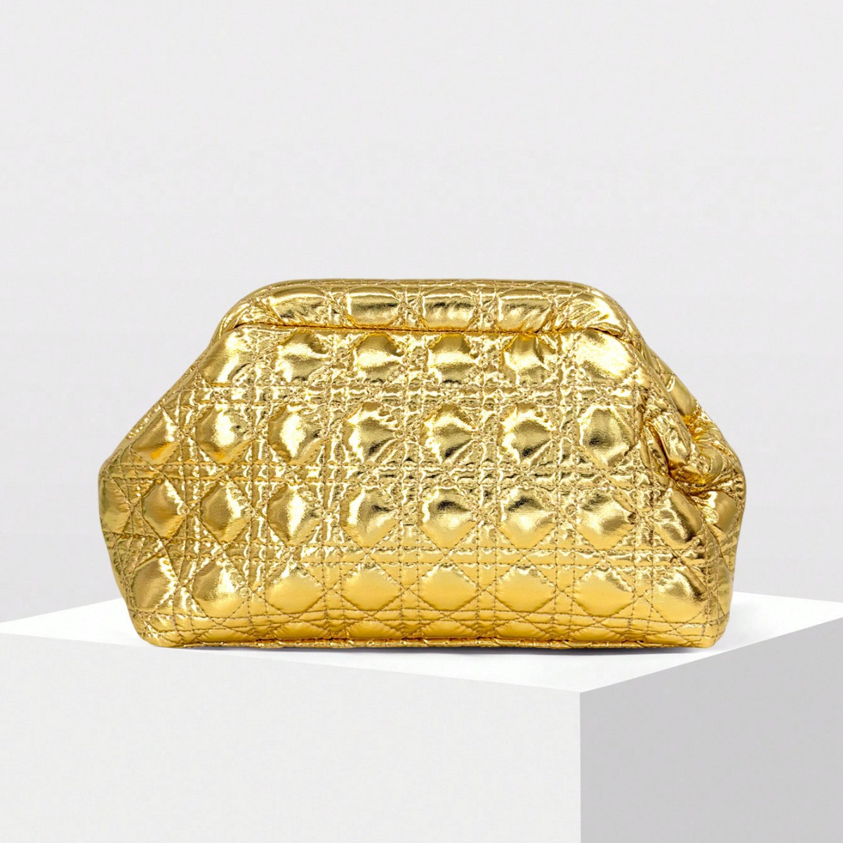 Gold rhombus pattern