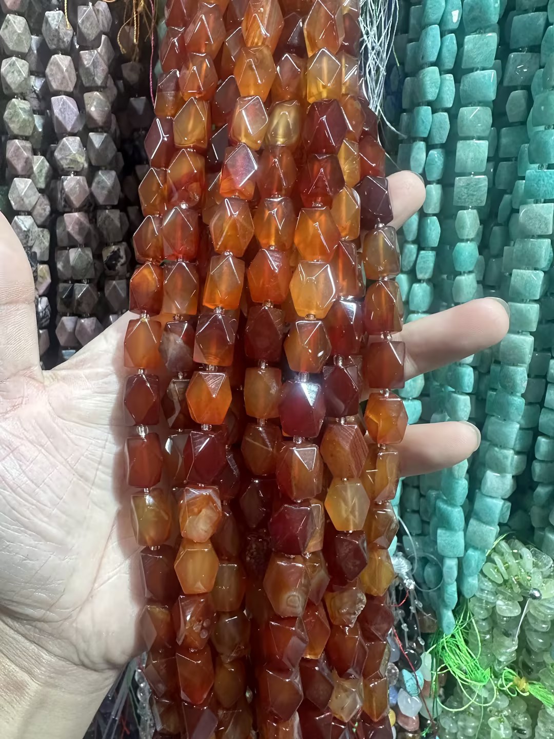 8:Raudona Agatas