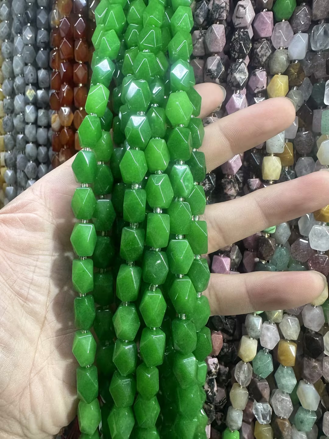 12:Calcedônia verde