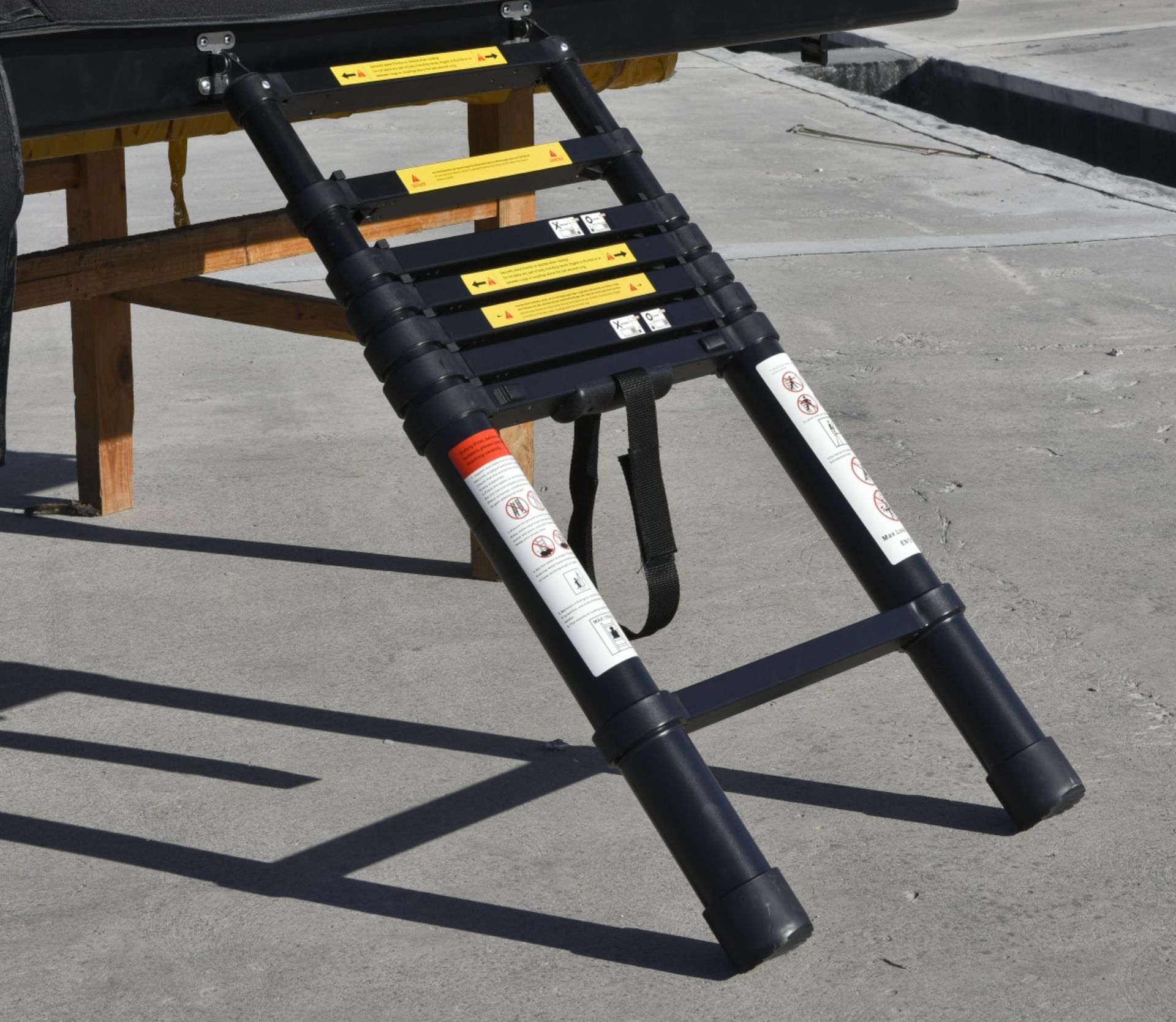 2.3m black aluminum alloy telescopic ladder