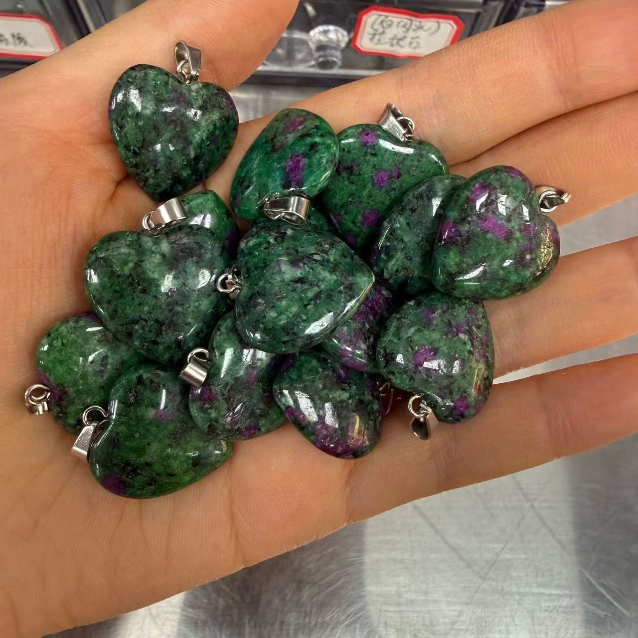 12:Red and green treasure