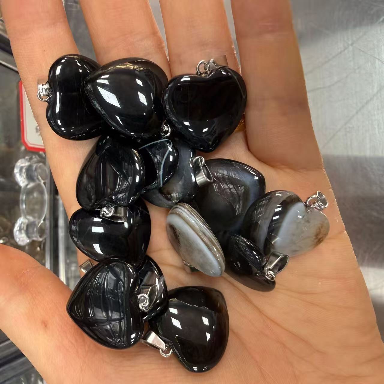 44:Black striped agate
