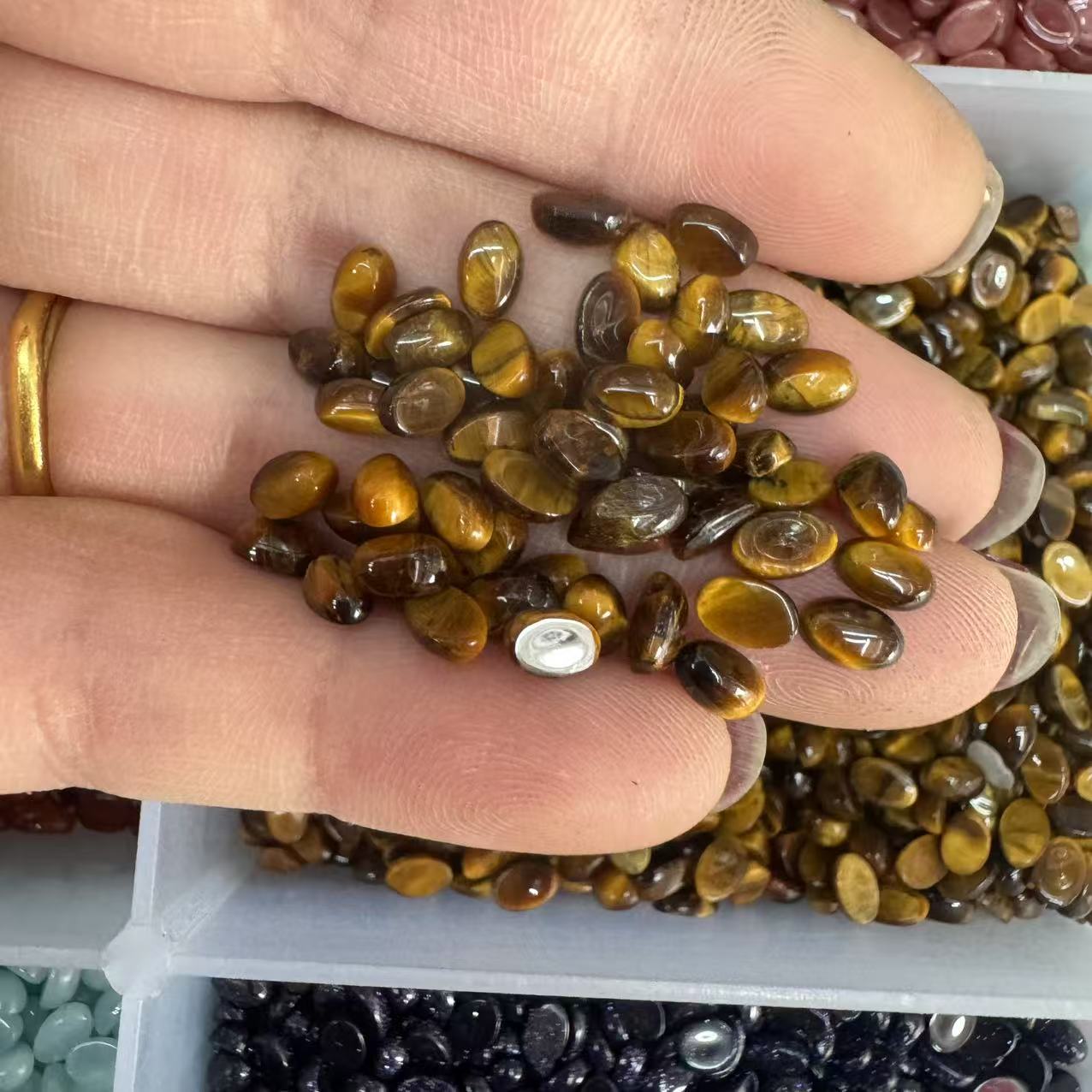 2:Tiger eye stone 4*6mm