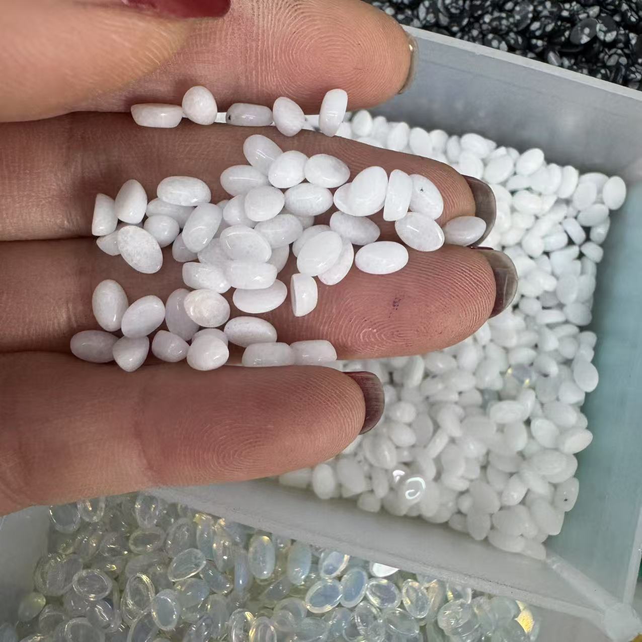 27:White jade 4*6mm
