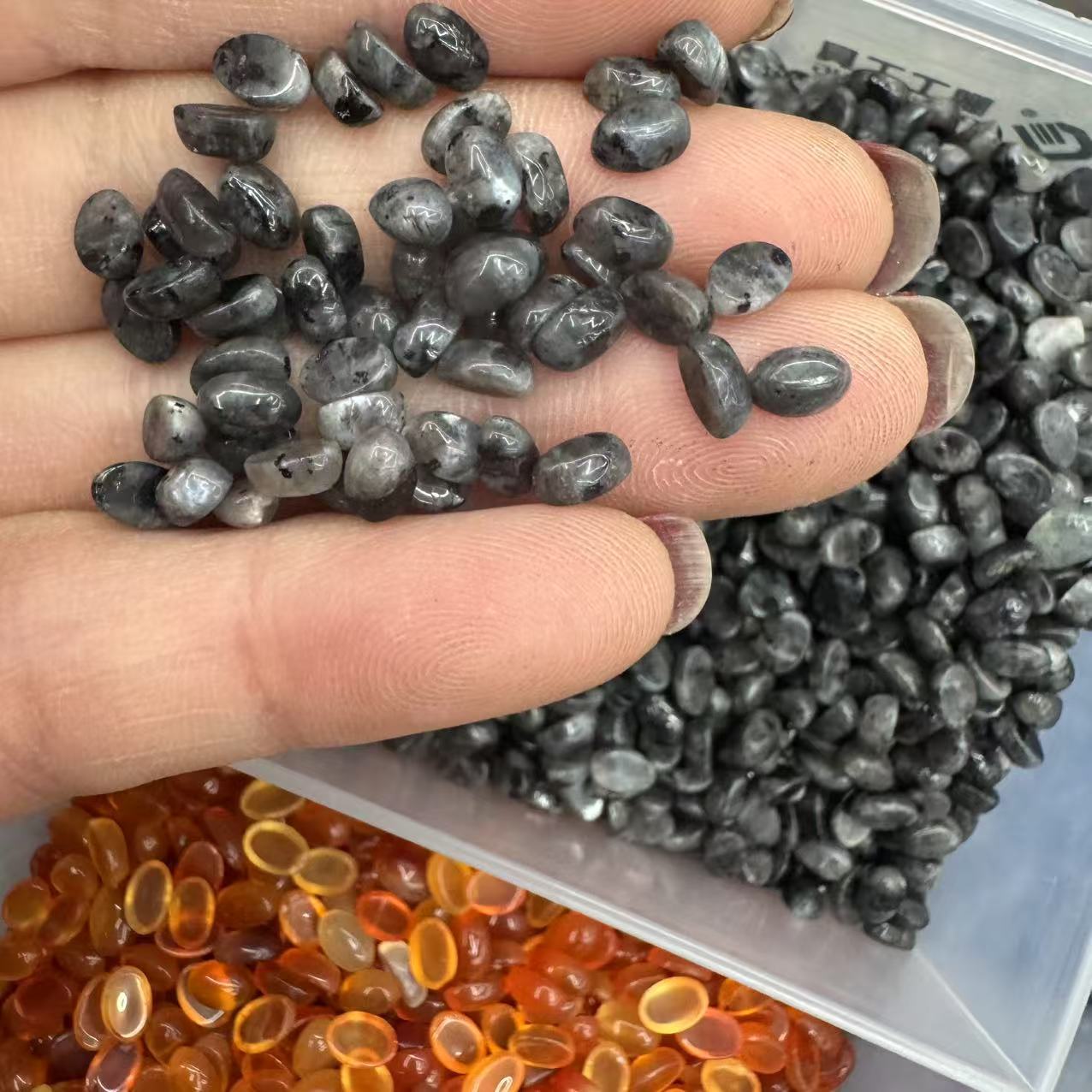 36:Black flash 4*6mm