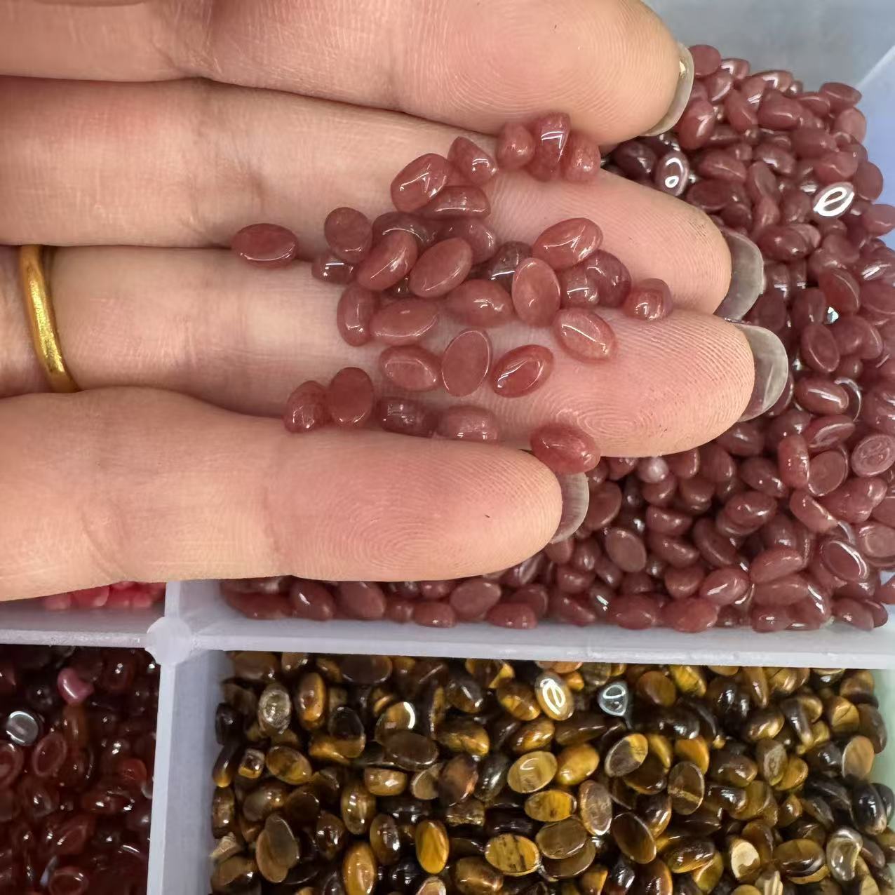 44:Colored strawberry crystal 4*6mm