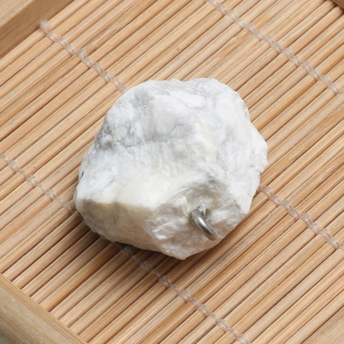 25:Milky white