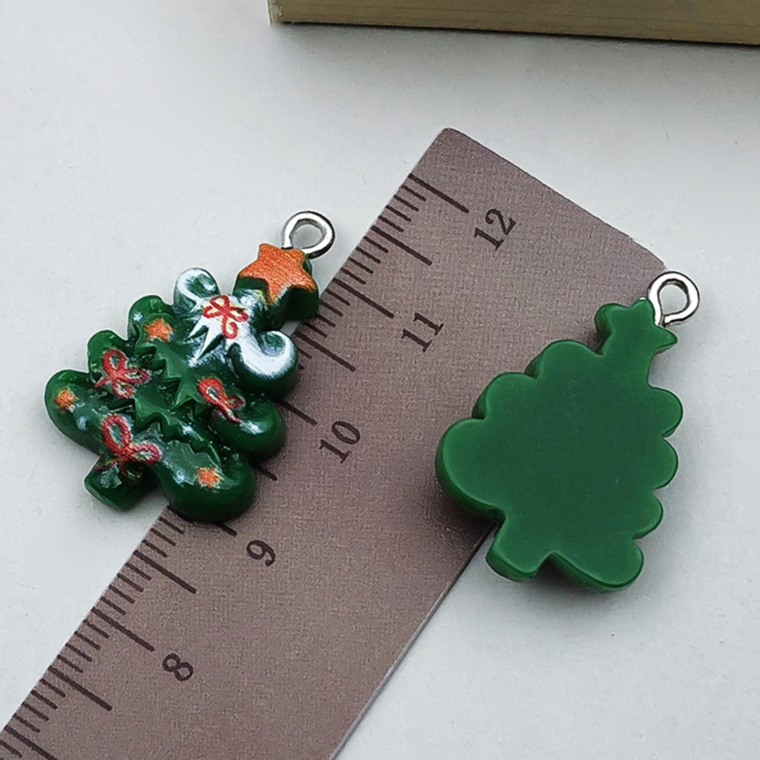 1 green resin christmas five-pointed star christma