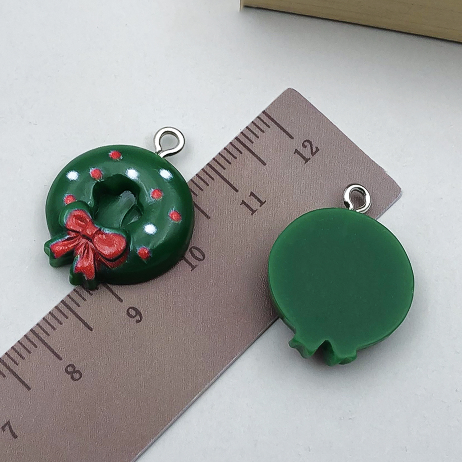 1 green resin christmas bow garland 18x24mm-1.2g-2