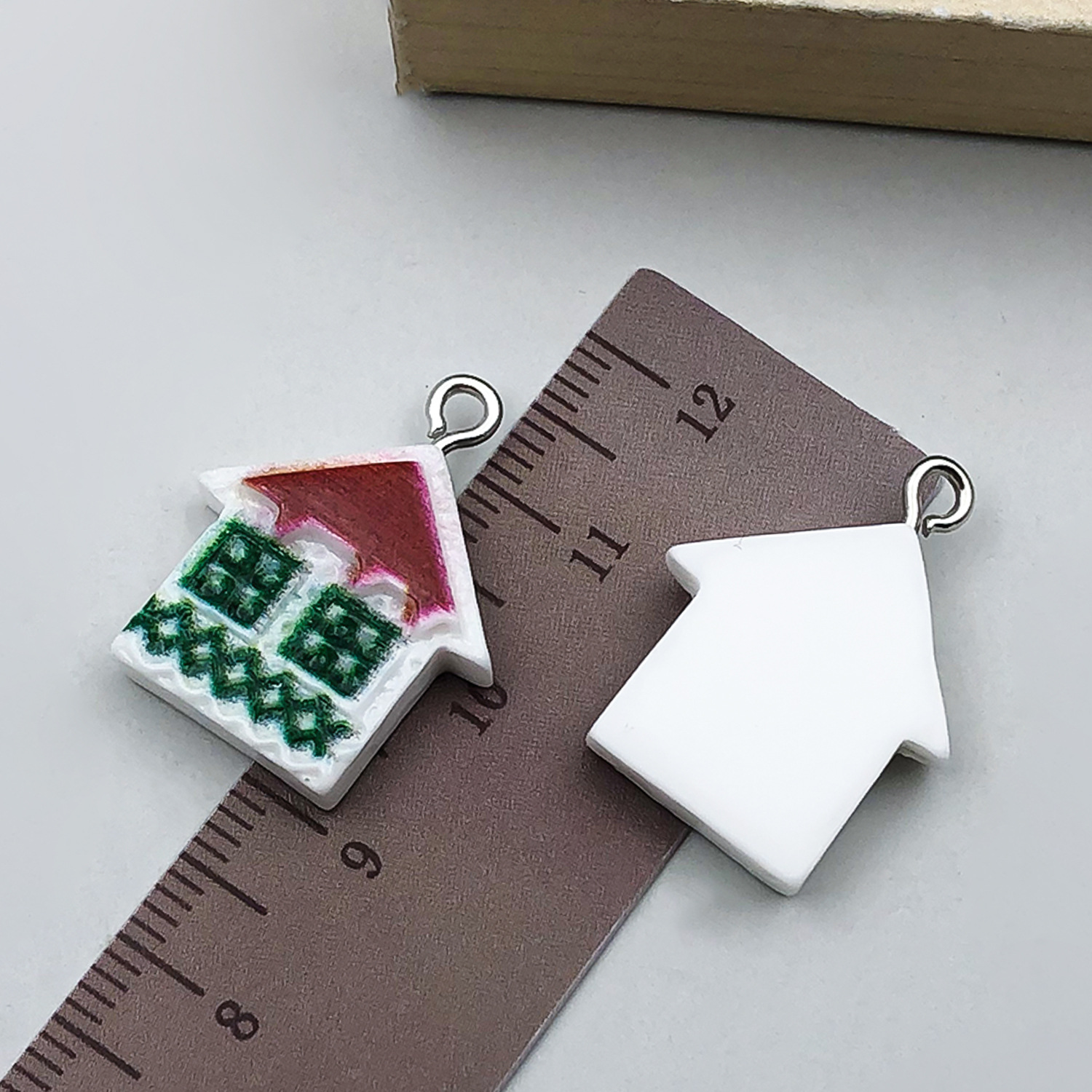 1 white resin christmas igloo house 17x22-1.2g-170
