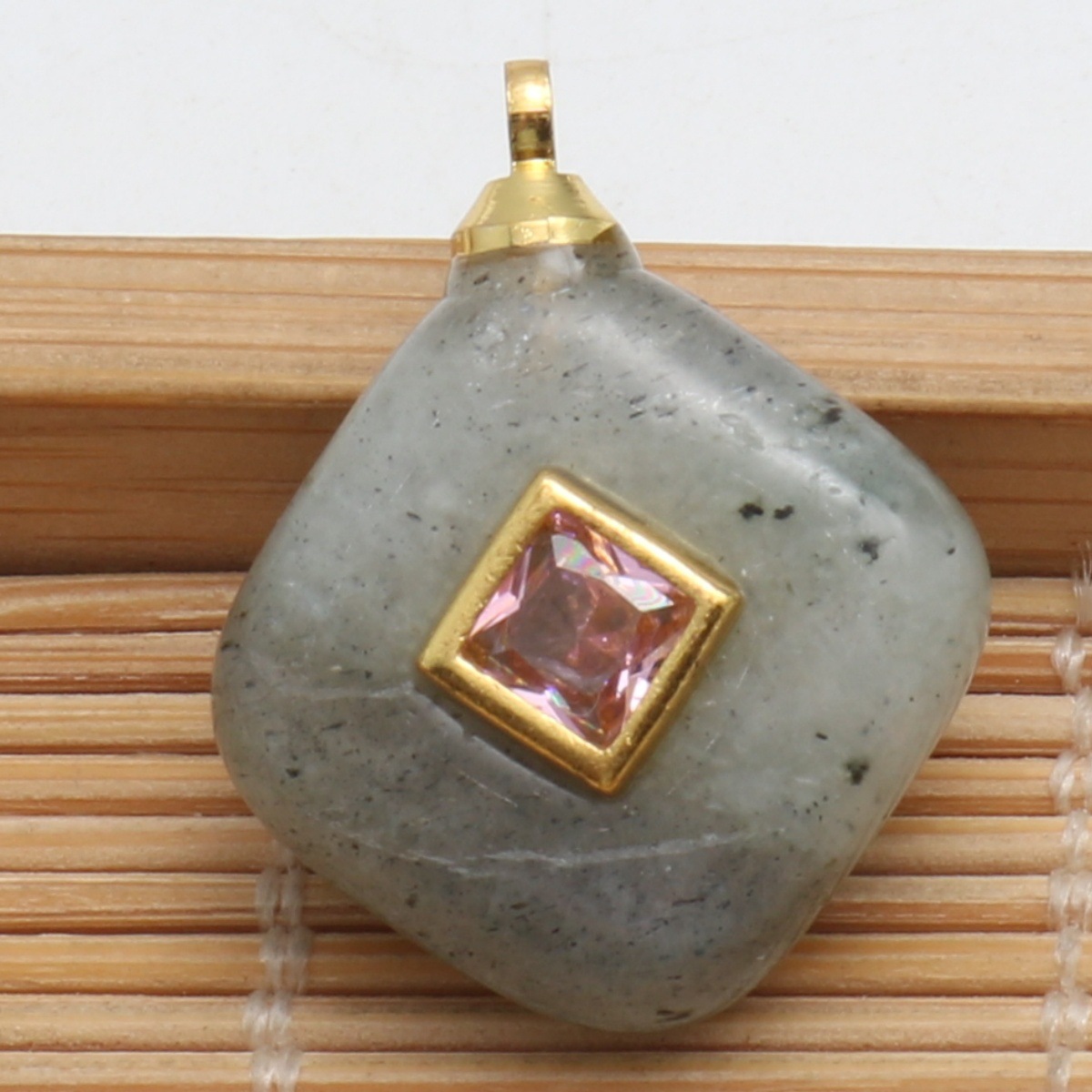 4:gray labradorite
