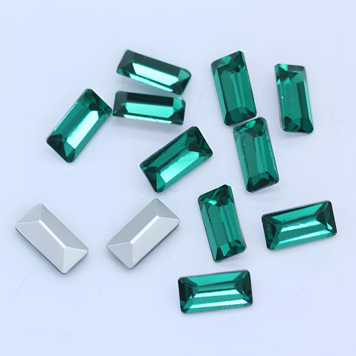 Hole green (natural color) trapezoidal diamond 2*4