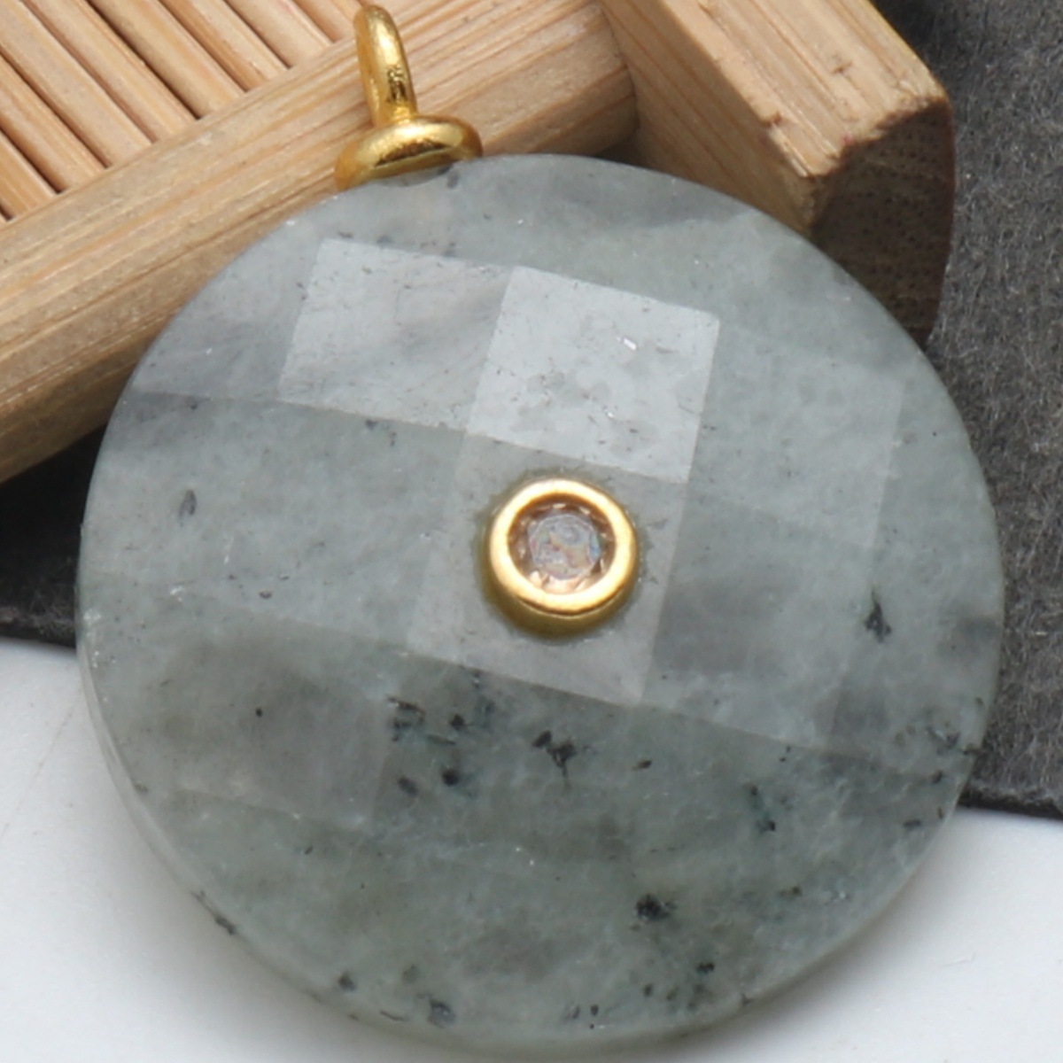 gray labradorite 25.4x7.8mm