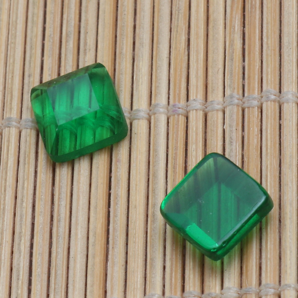 malachite green 7x7x2.8mm