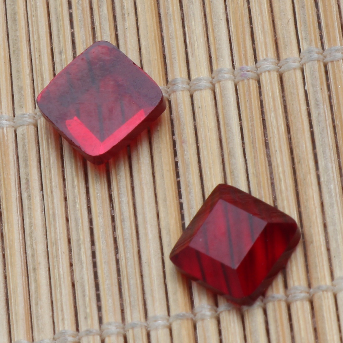 burgundy 7x7x2.8mm