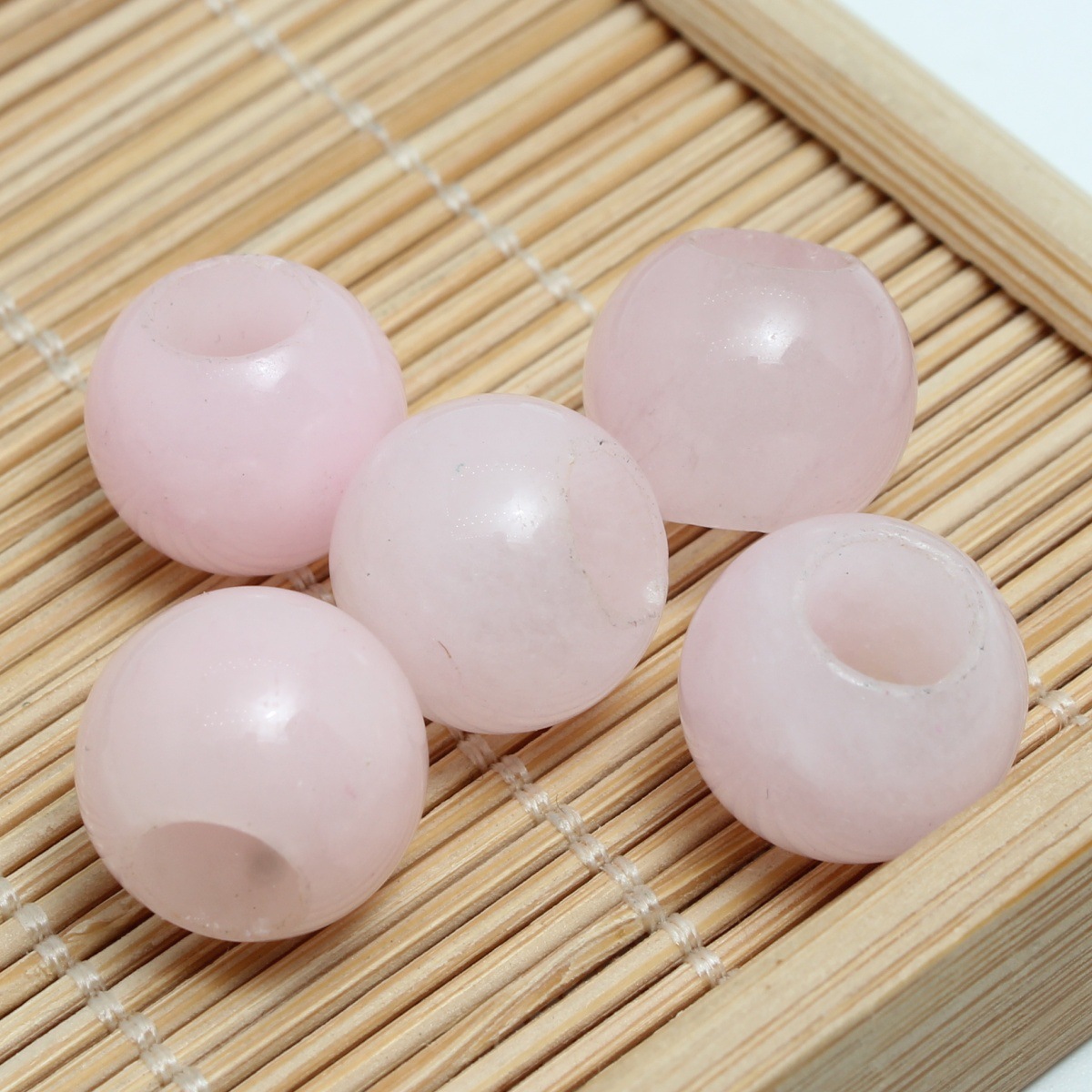 Pink jade 10mm (inner diameter 4mm)