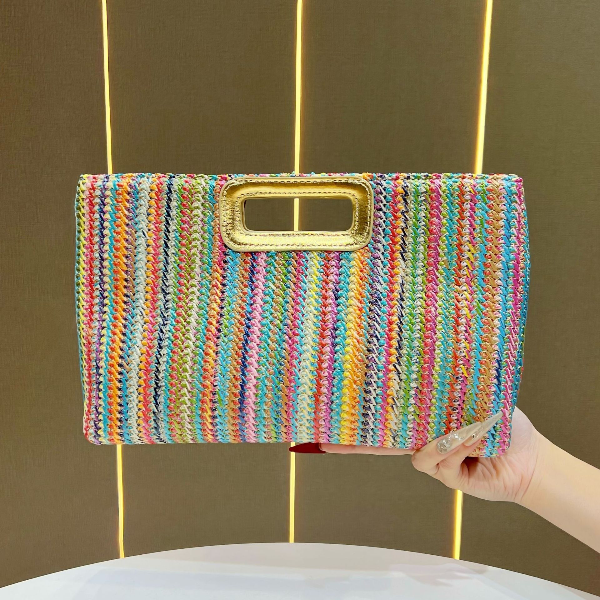 Color-vertical stripes