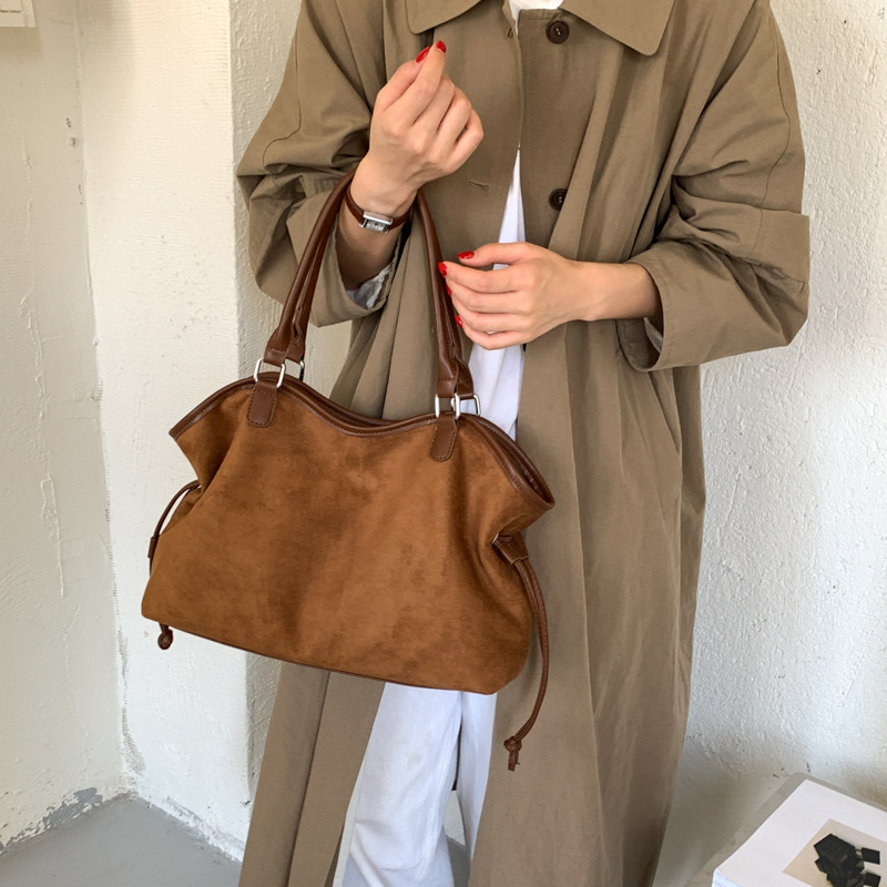 Brown without pendant
