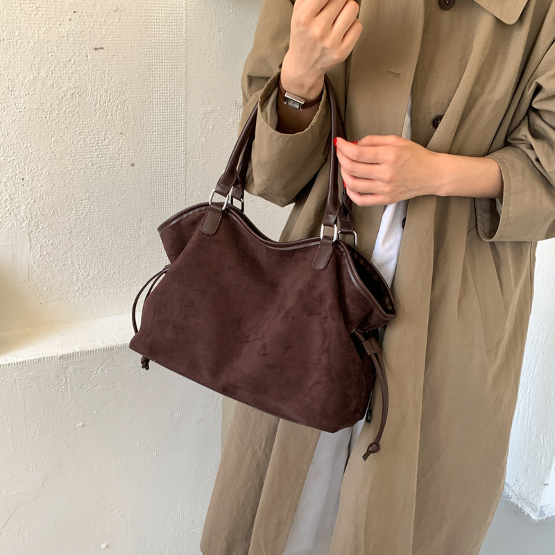 Brown without pendant