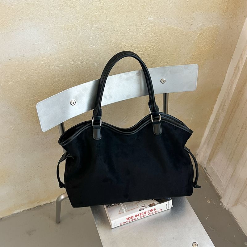 Black without pendant