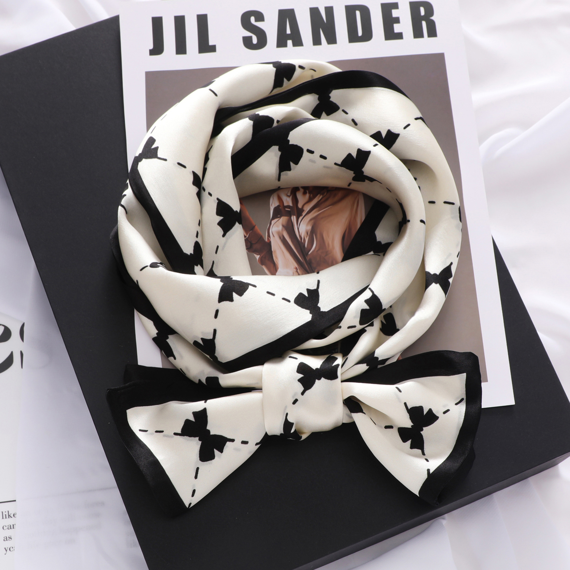 Black and white elegant tone