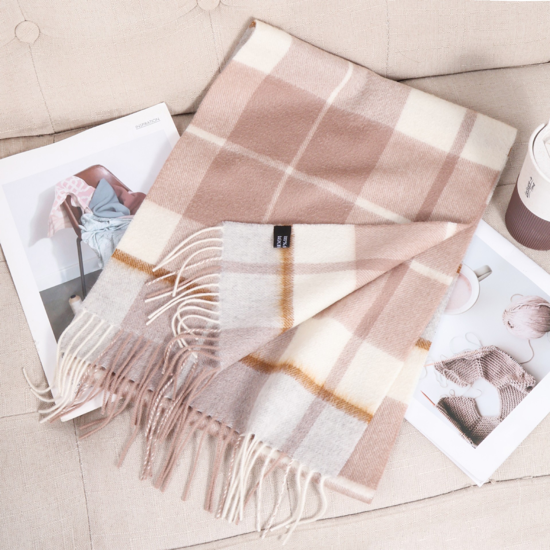 Light yellow striped grid