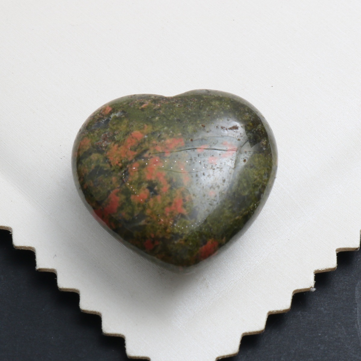 Floral green stone 30x30x15mm