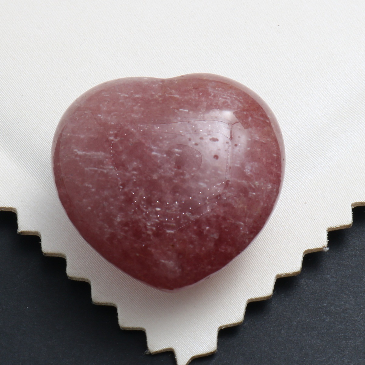 Strawberry crystal 30x30x15mm