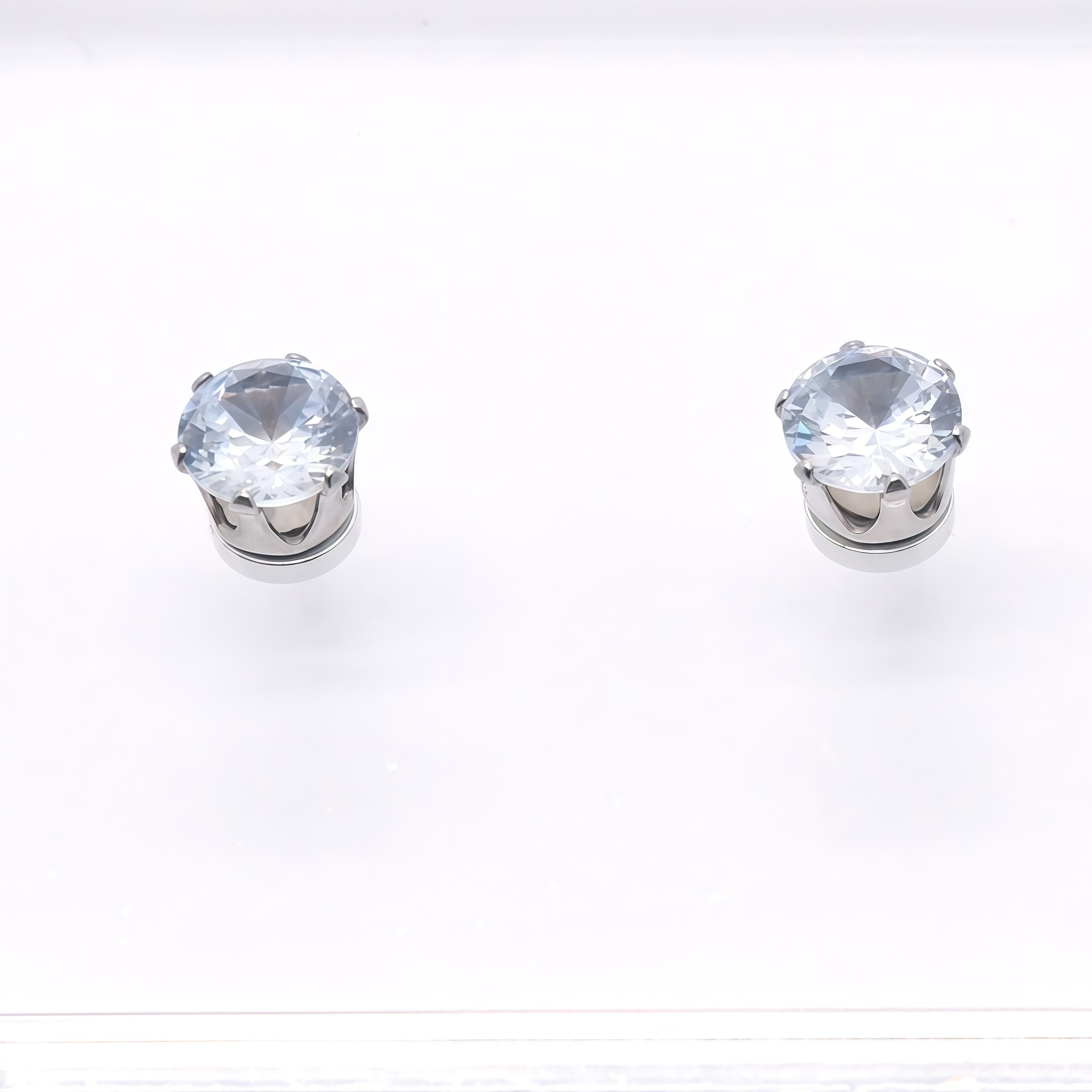 White zircon (6mm pair)
