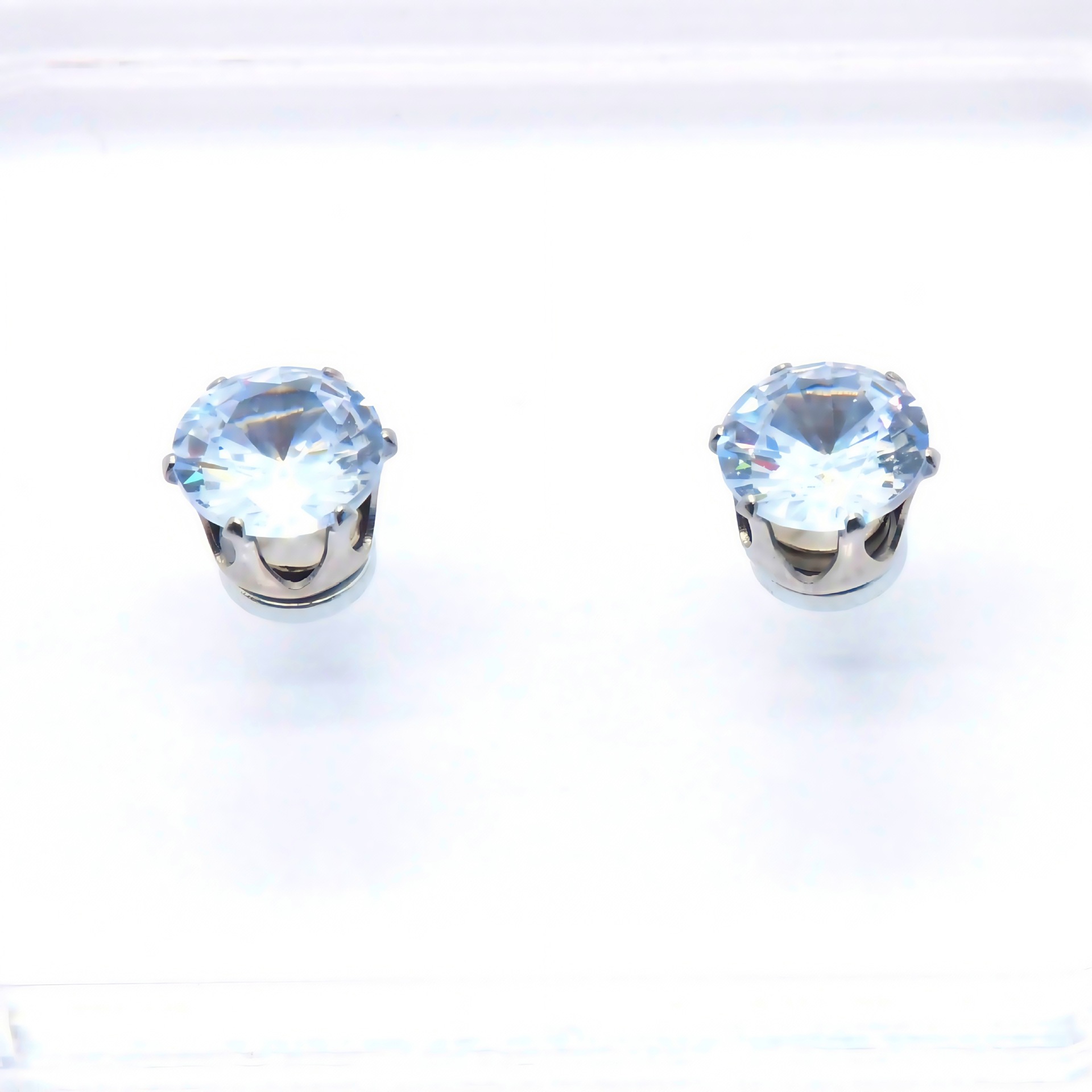 13:White zircon (8mm pair)