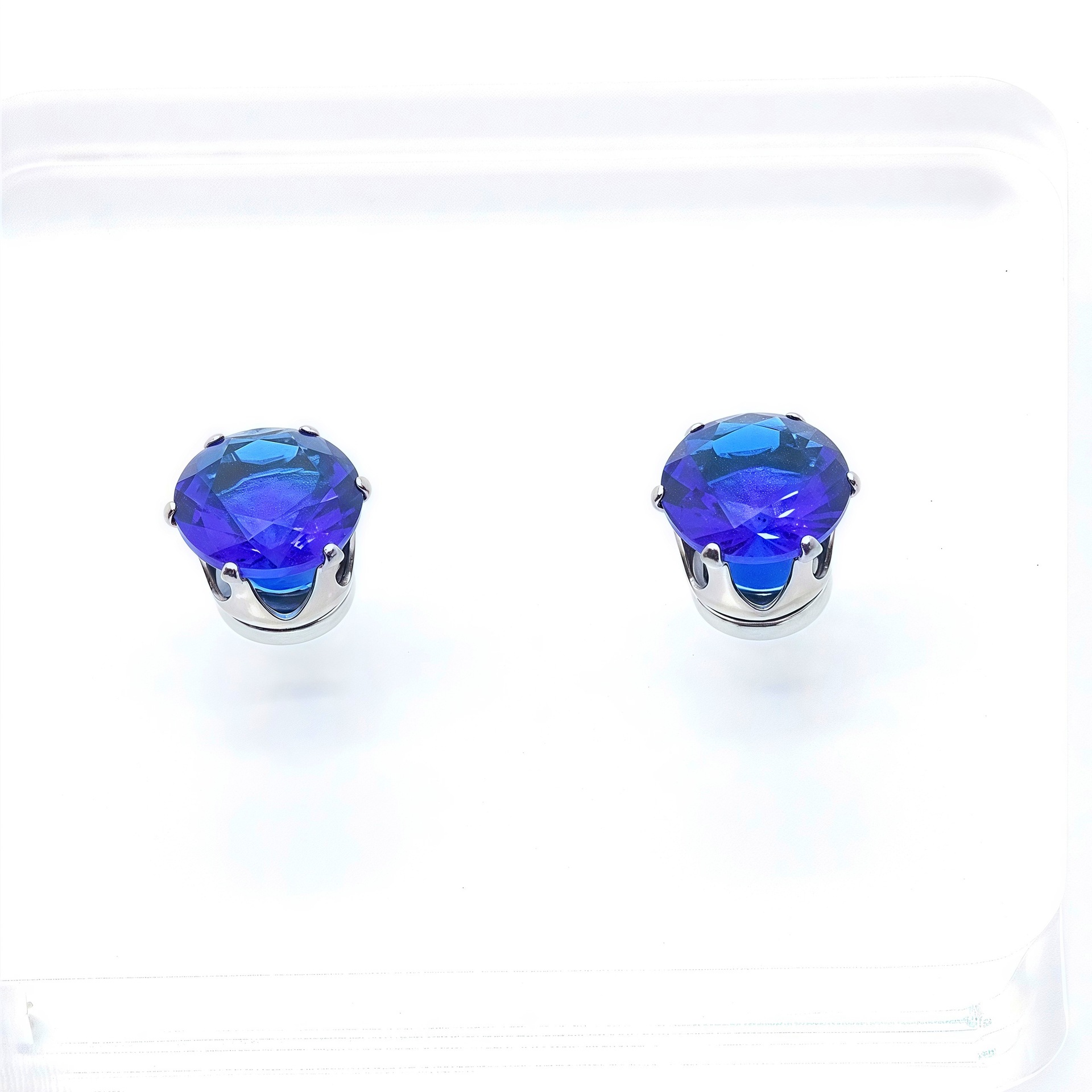 22:Dark blue zircon (8mm pair)