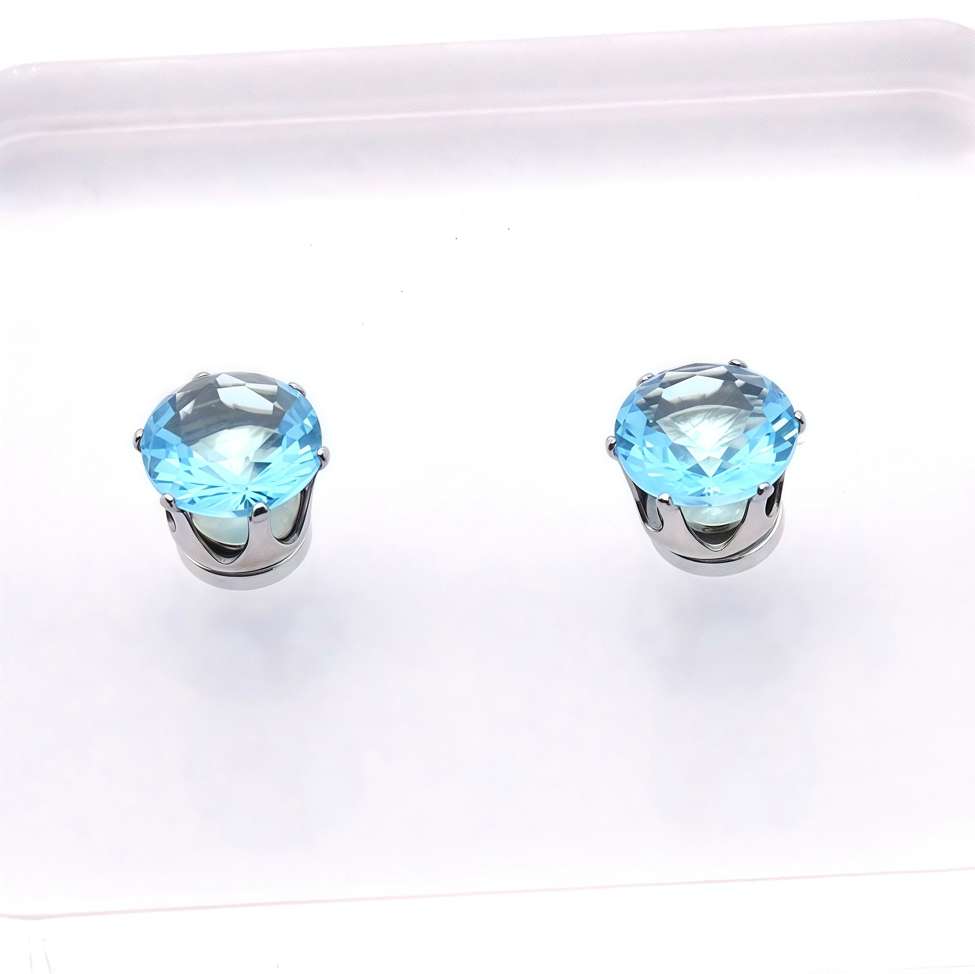 24:Sky blue zircon (8mm pair)
