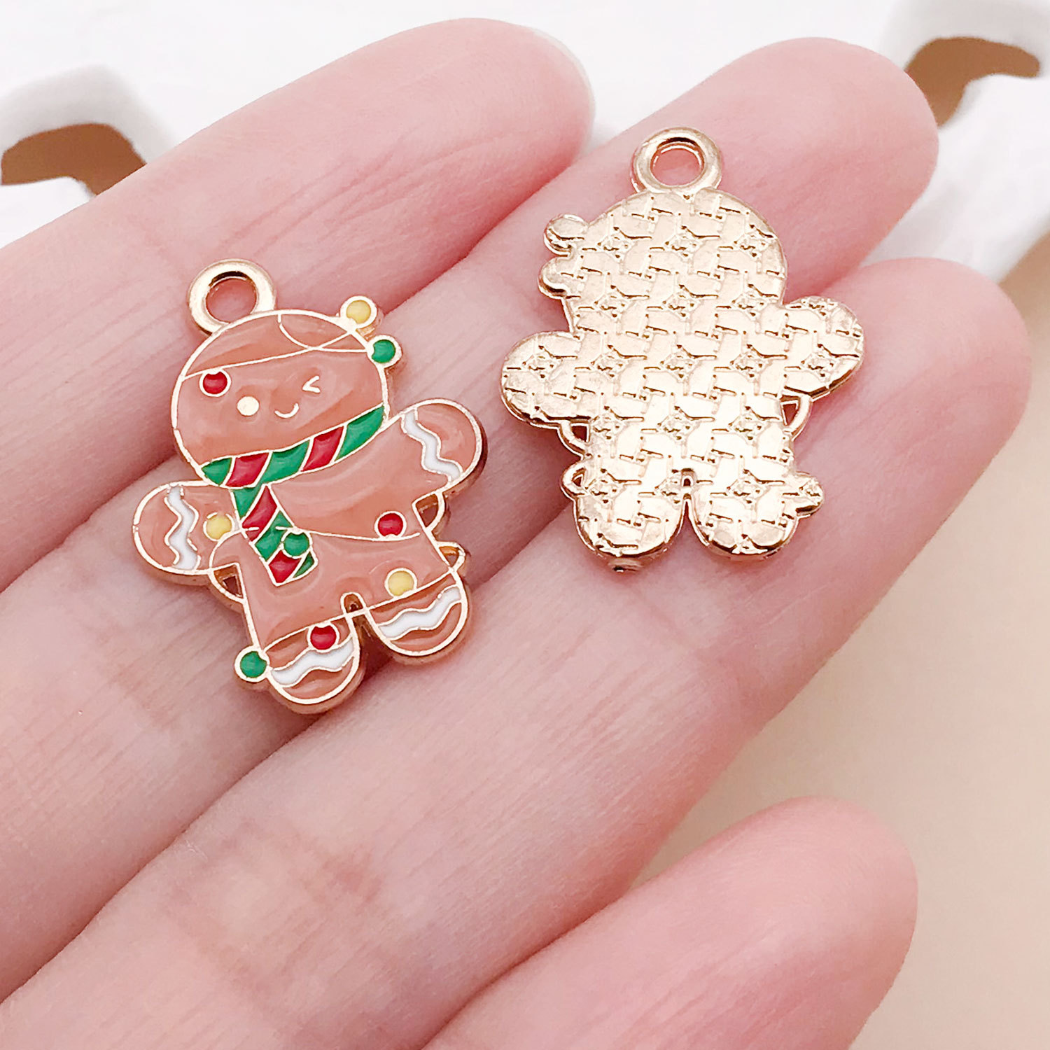 8:19678-1 piece 23x17mm-1.3g rice dumpling color zinc alloy dripping oil kc gold christmas gingerbread man