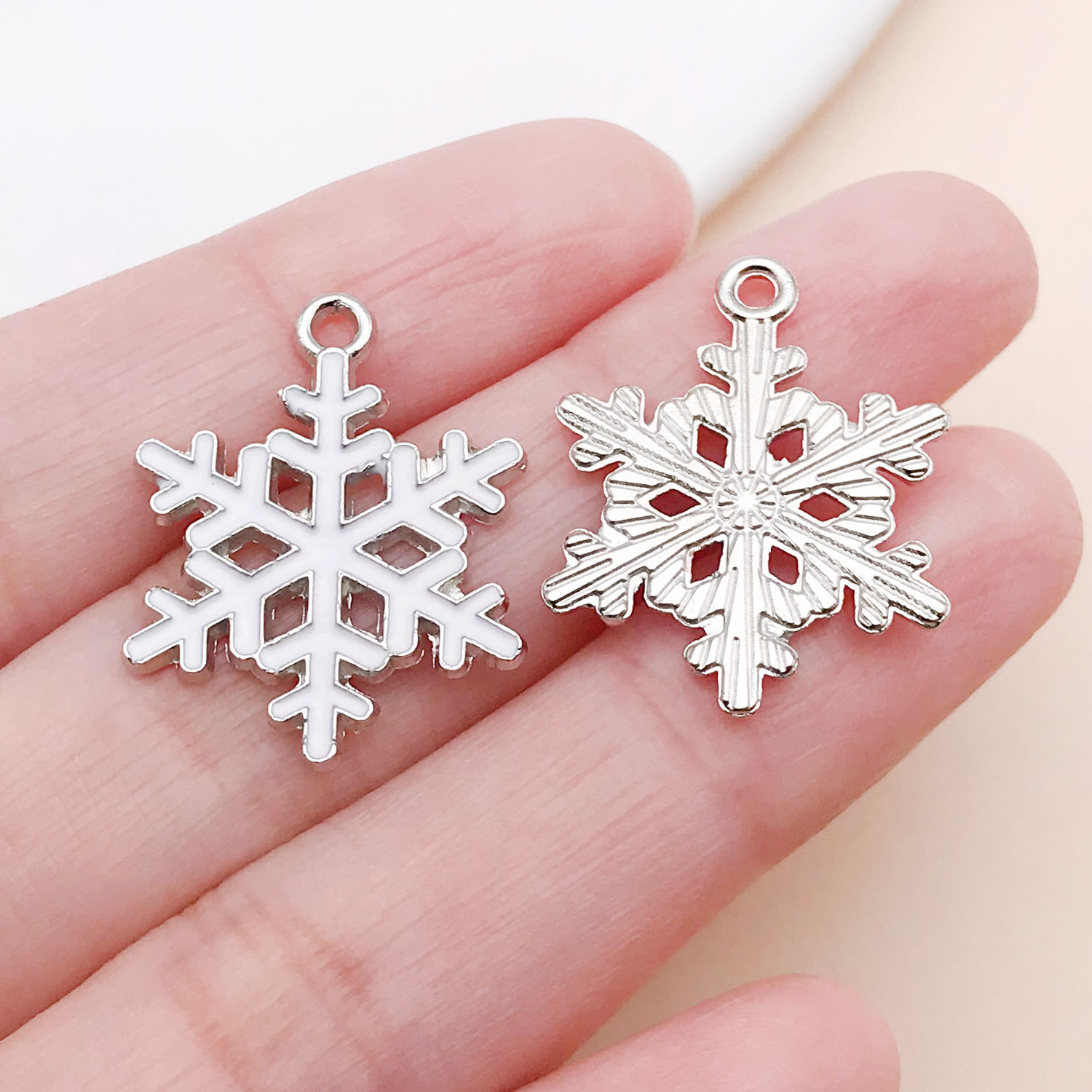 5:12646-1 18x24-1.2g white k drop oil zinc alloy white hexagonal christmas snowflake