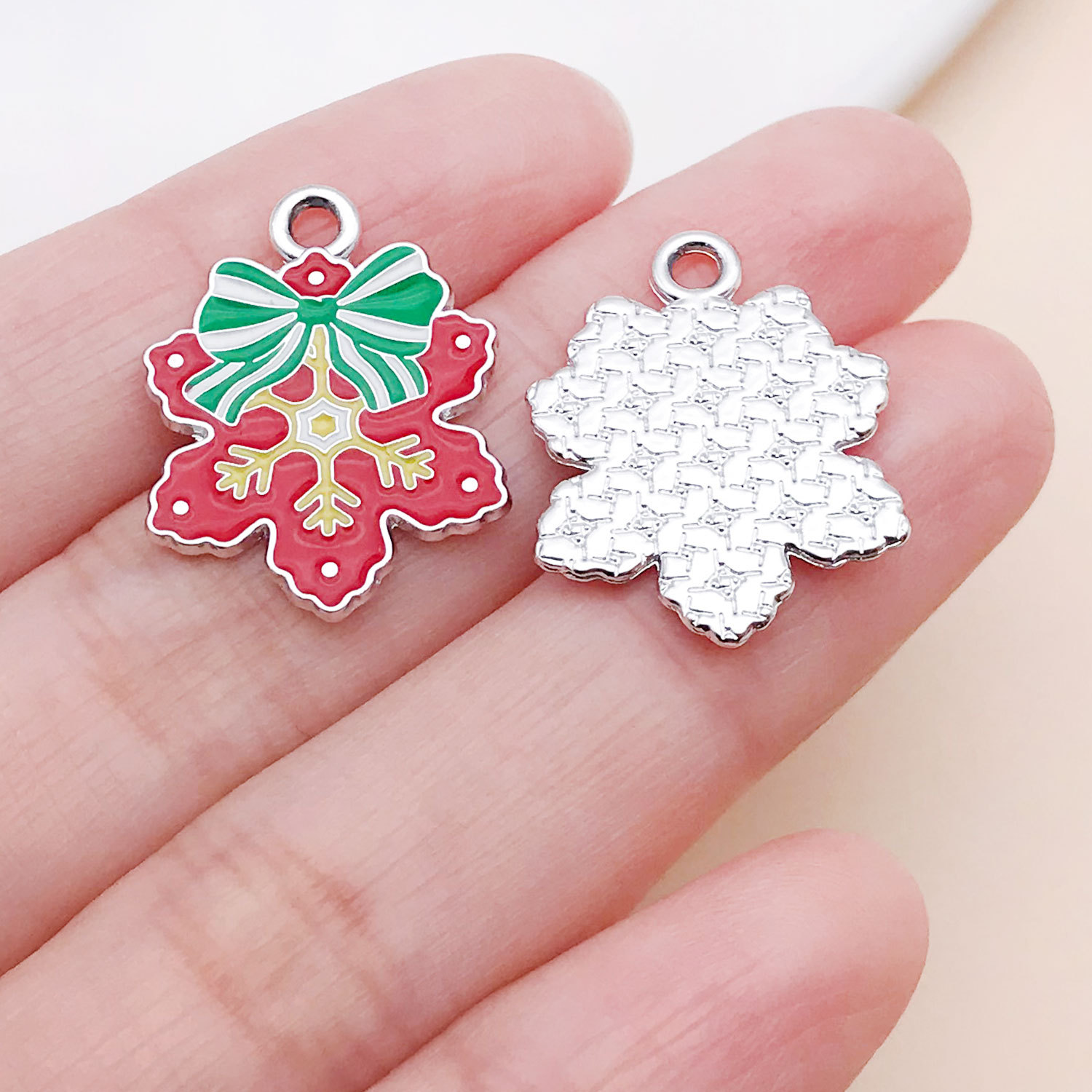 8:19673-1 piece 22x17mm-1.3g white k drop oil red zinc alloy christmas bow snowflake