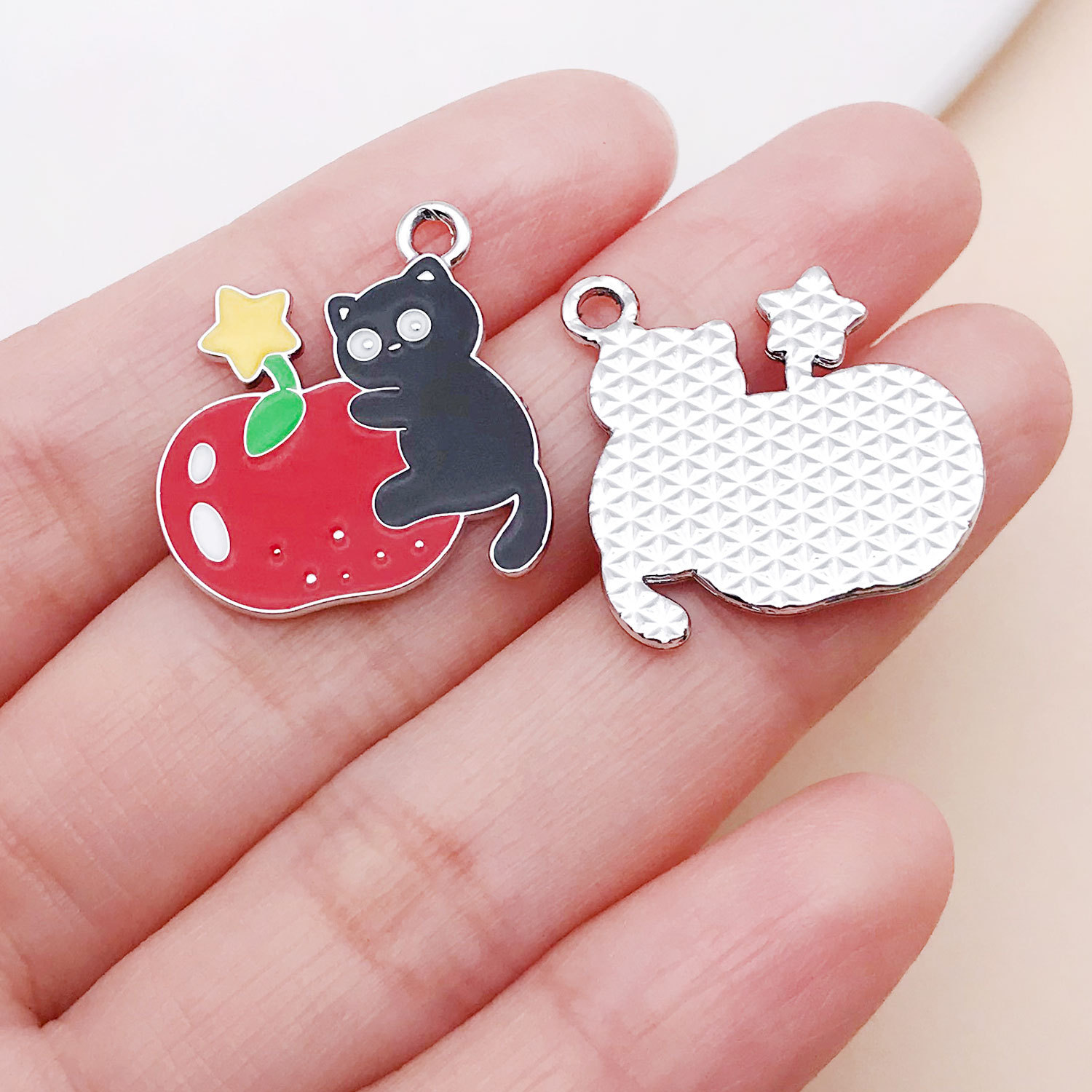 15:25244-1pcs 22x21mm-1.5g white k red oil dripping zinc alloy christmas five-pointed star apple cat