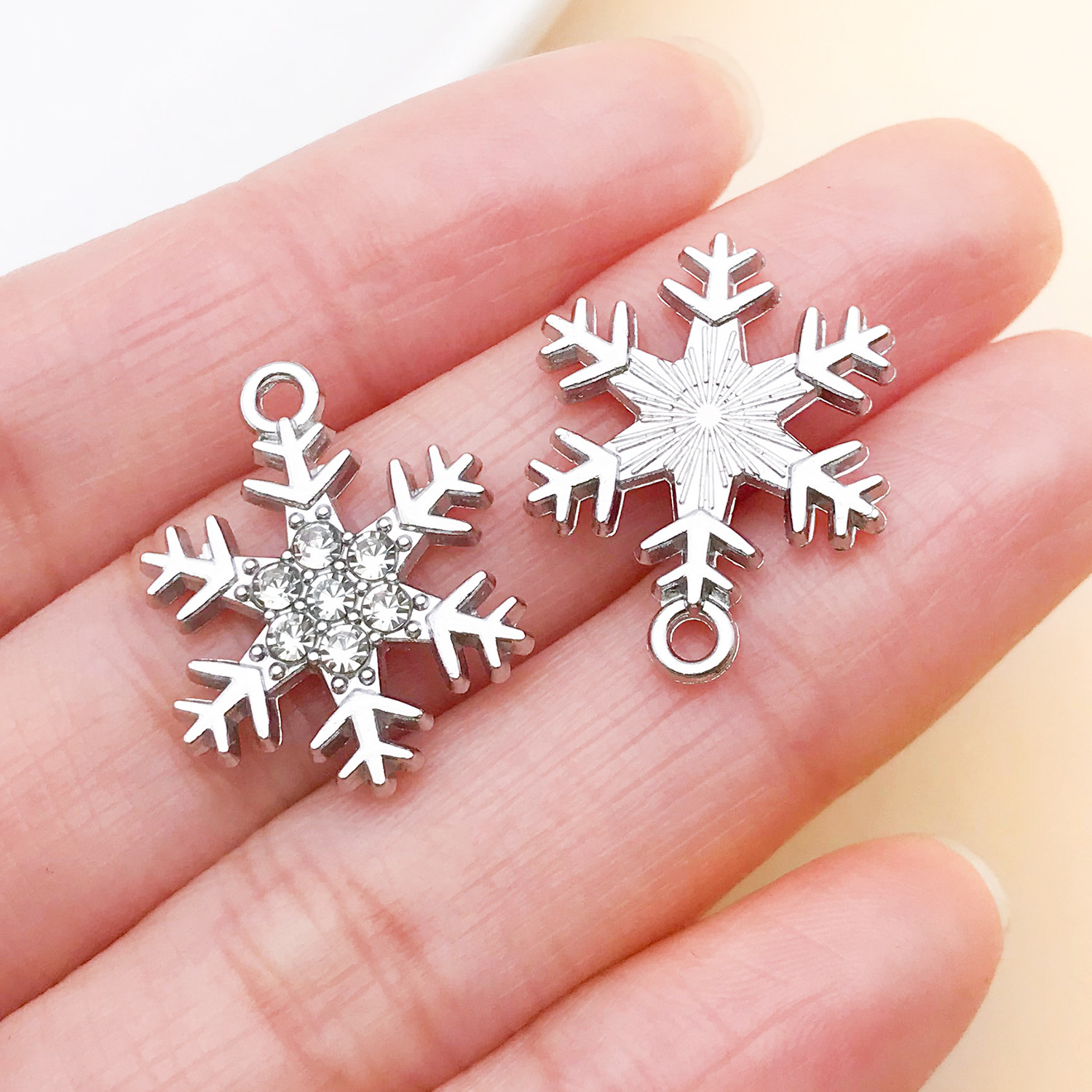 4:27050-1 piece 21.5x16mm-1.65g white zinc alloy point diamond snowflake
