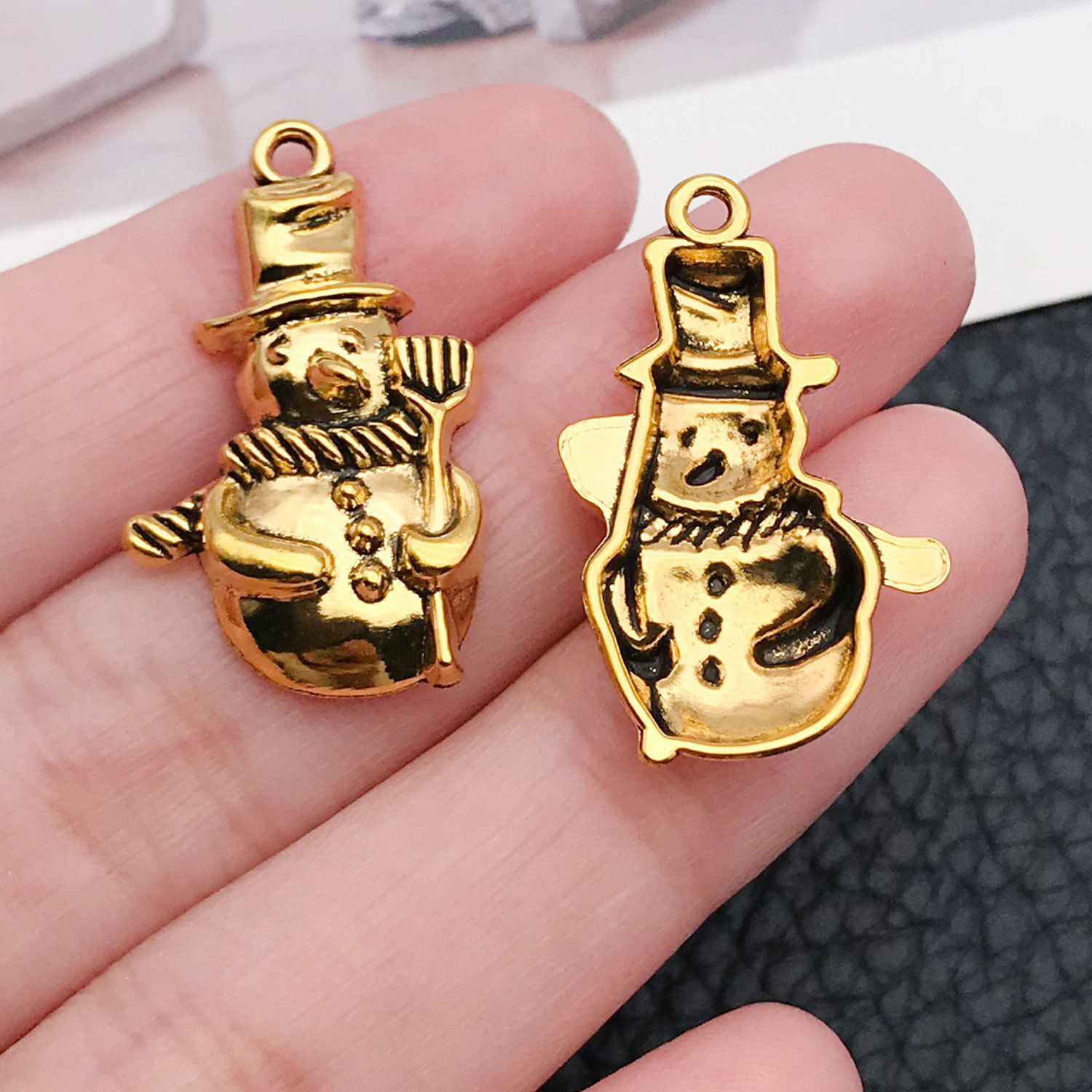 7:20050-ancient gold zinc alloy christmas snowman 17x27mm-1.5g