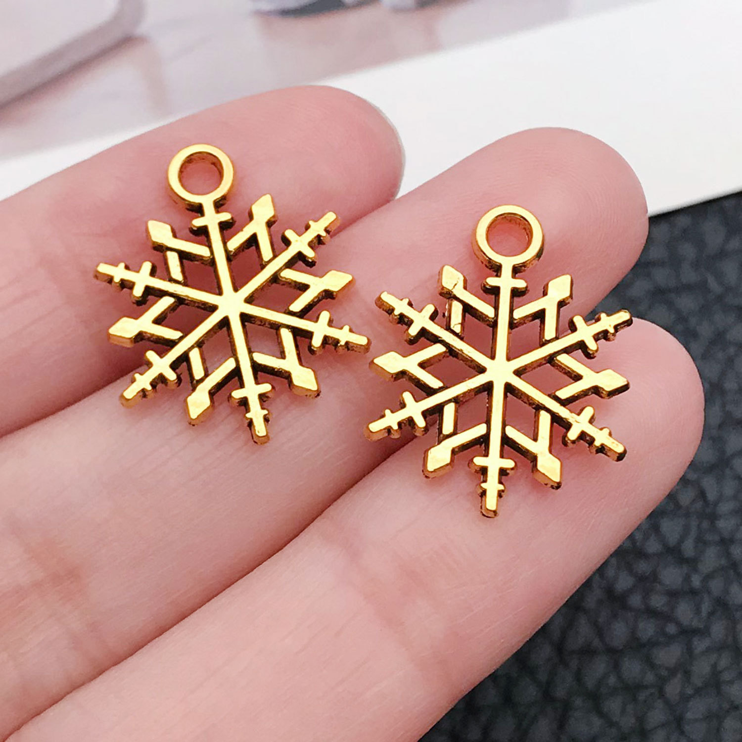 15:20058-ancient gold zinc alloy christmas snowflake 15x19mm-1g