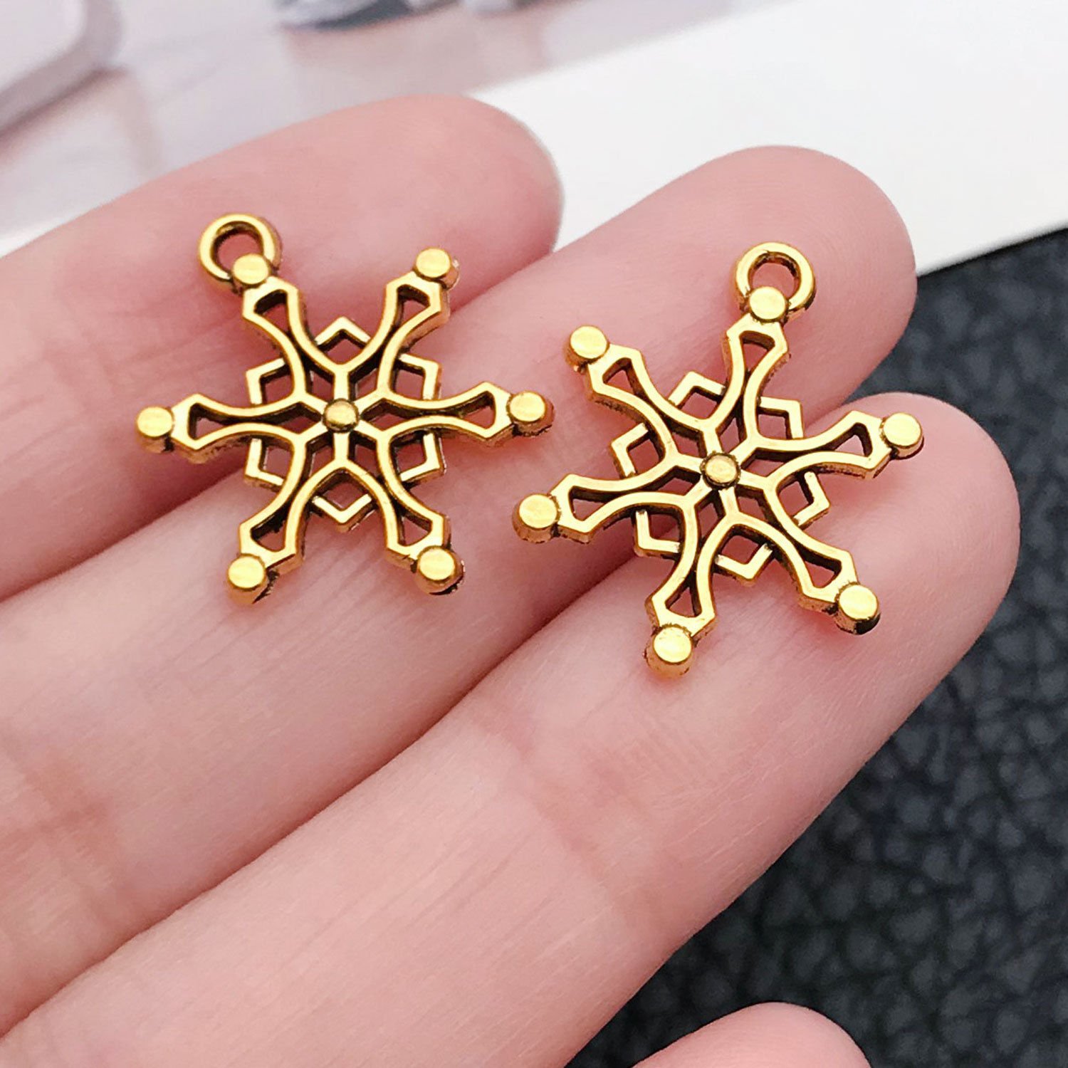 19:20062-ancient gold zinc alloy christmas snowflake 15x19mm-0.8g