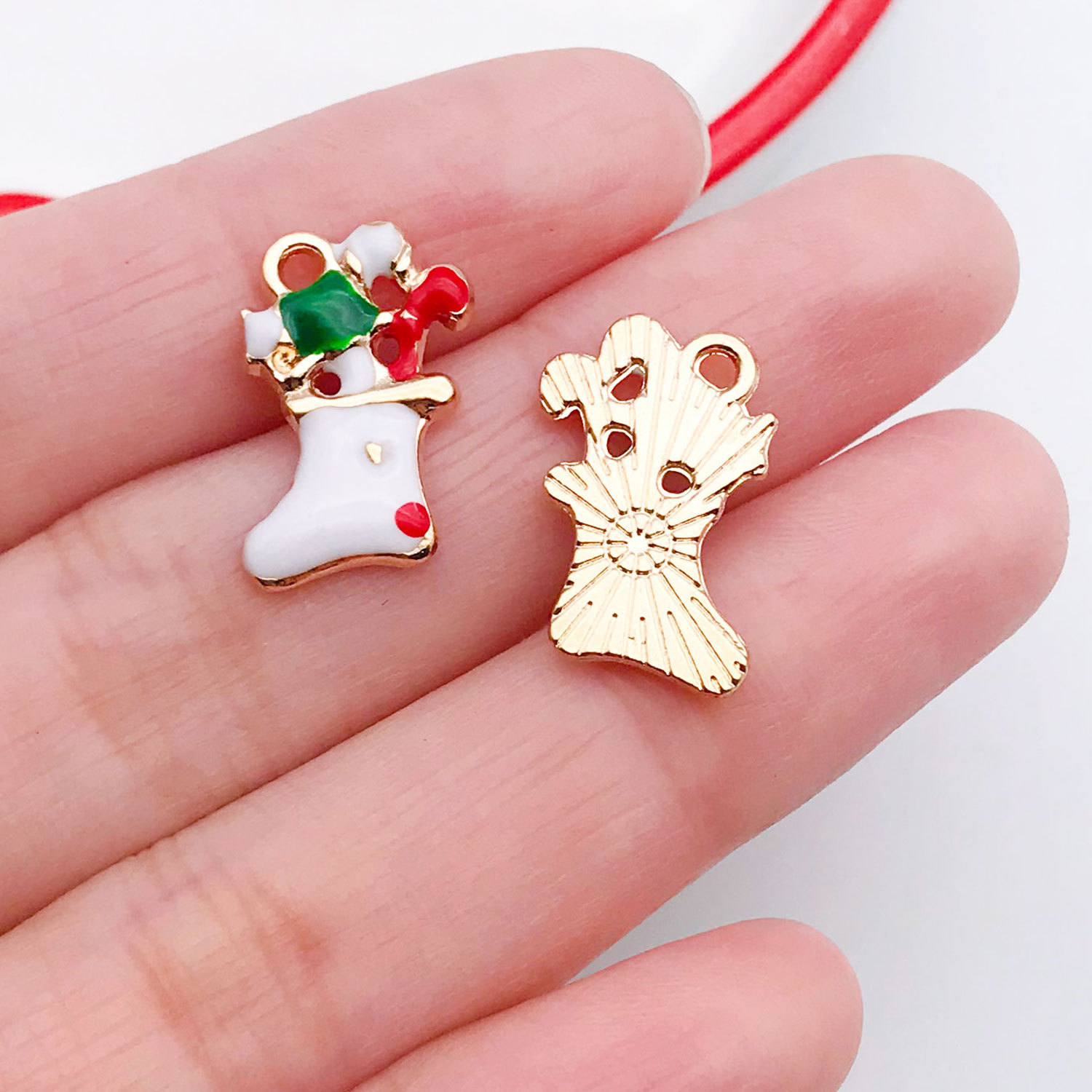 4:12530-1 white oil dripping zinc alloy christmas socks 10x19mm-1g
