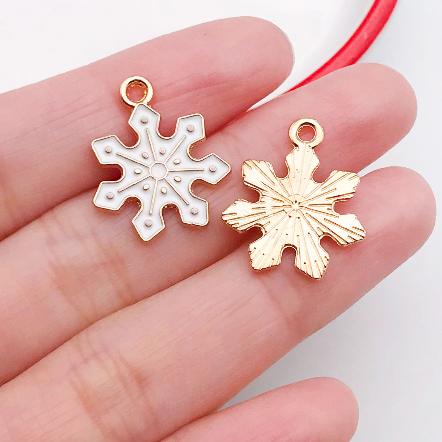 12:14288-1 white oil dripping zinc alloy christmas snowflake 17x20mm-1.2g