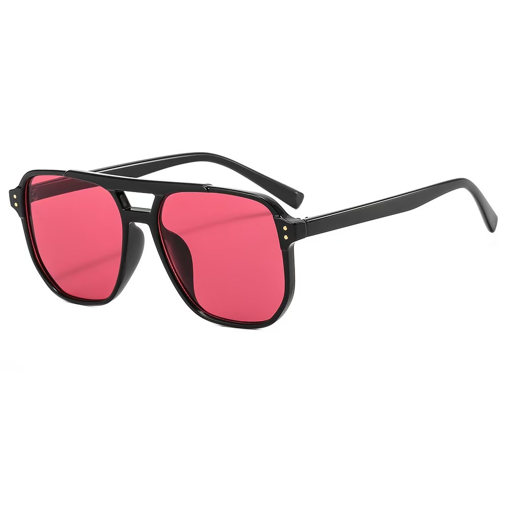 Black frame pink lens