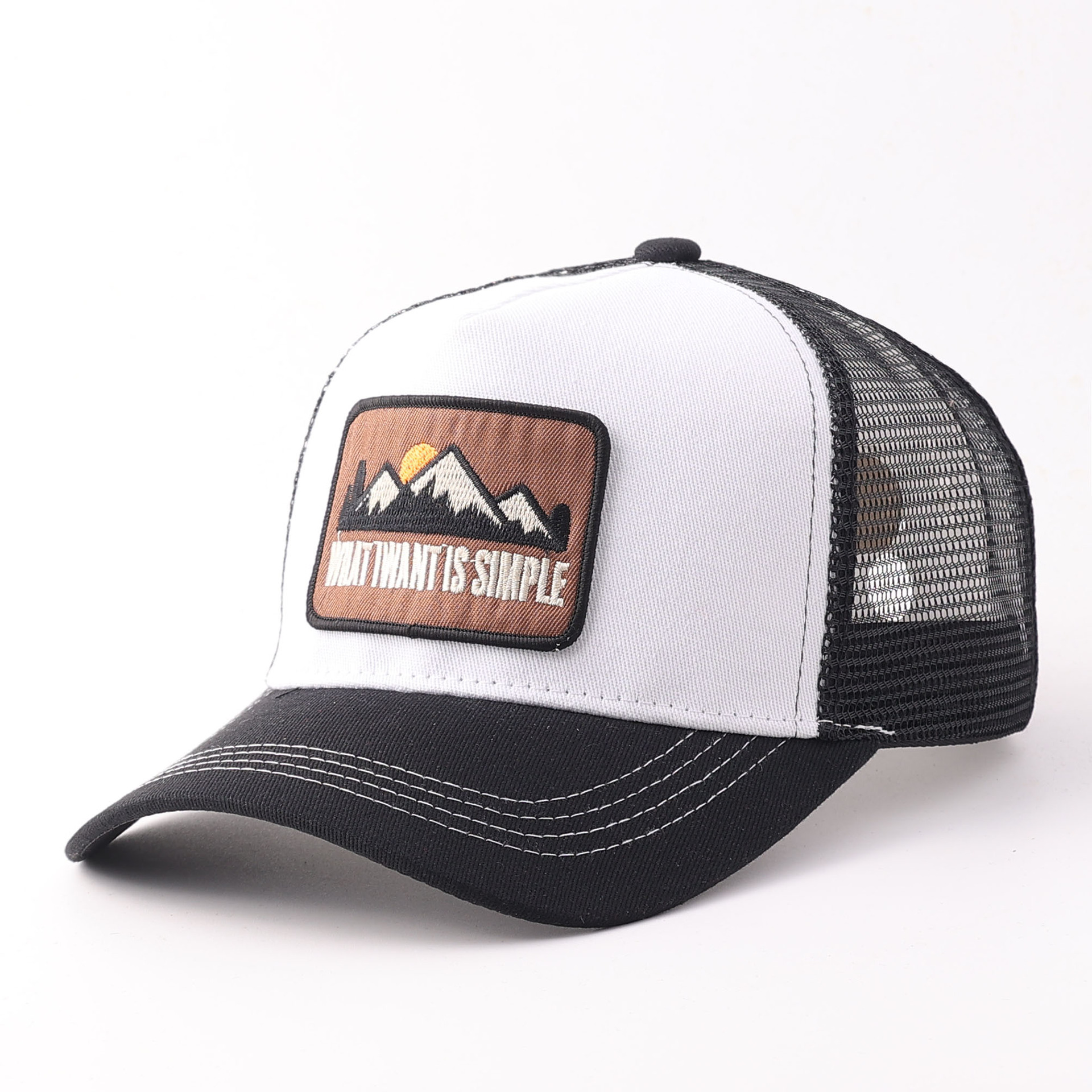 Embroidered peak patch mesh hat-white and black