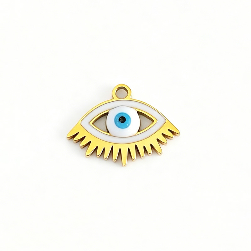13:Lower eyelashes devil eyes