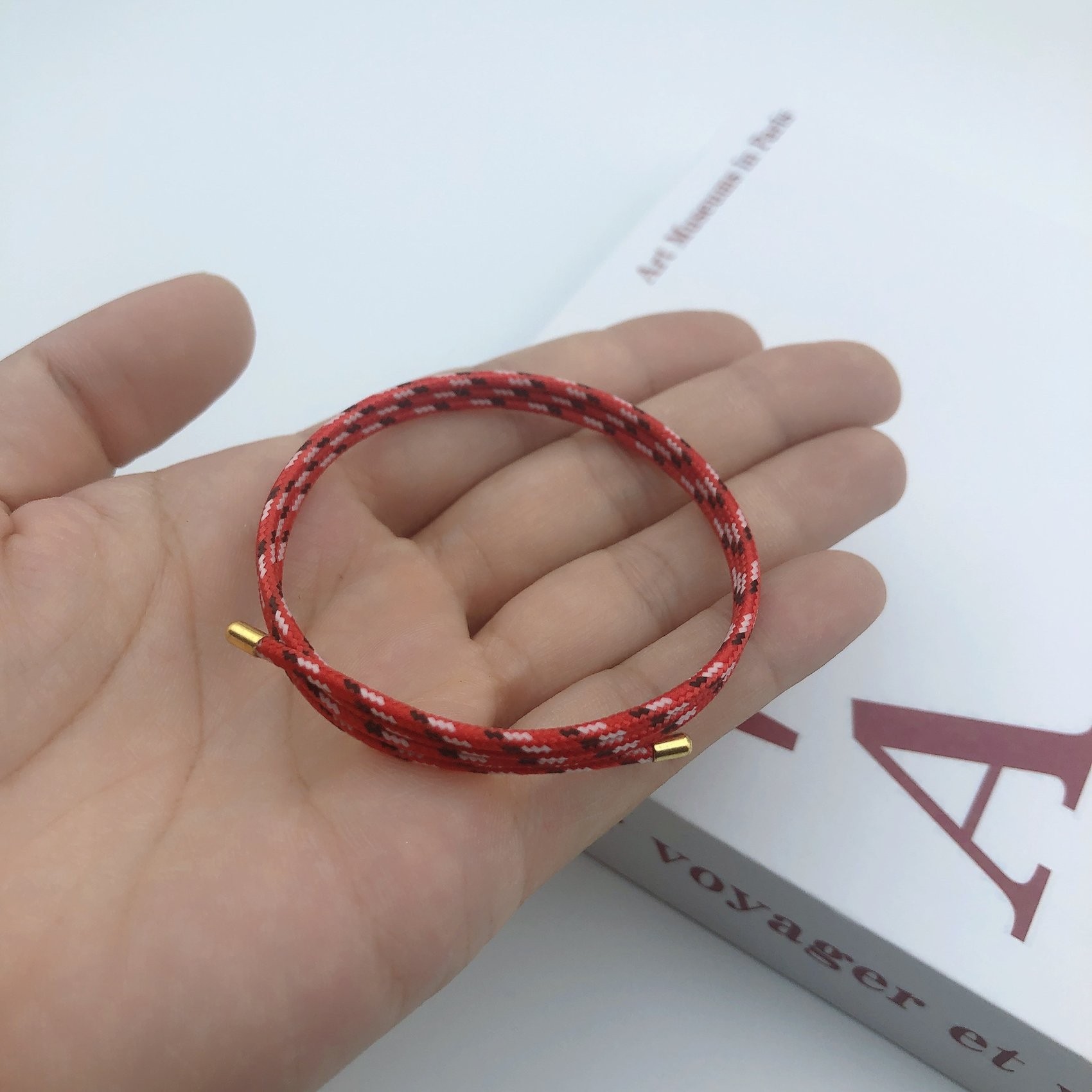 10:Three circles of red and black