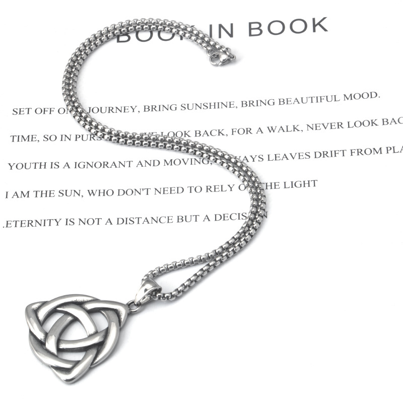 4:Pendant with chain width 3mm length 60cm