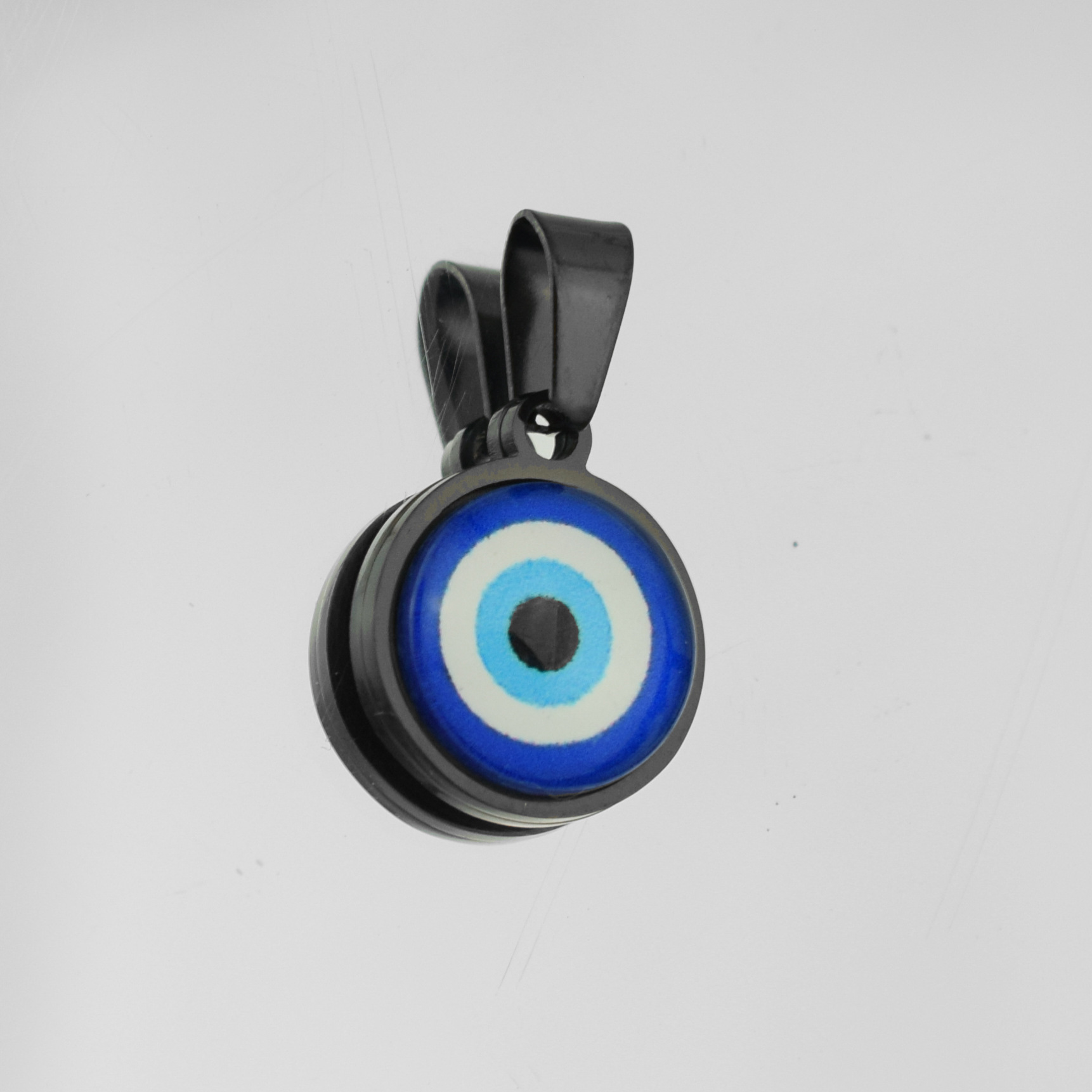 2:Black magic eye